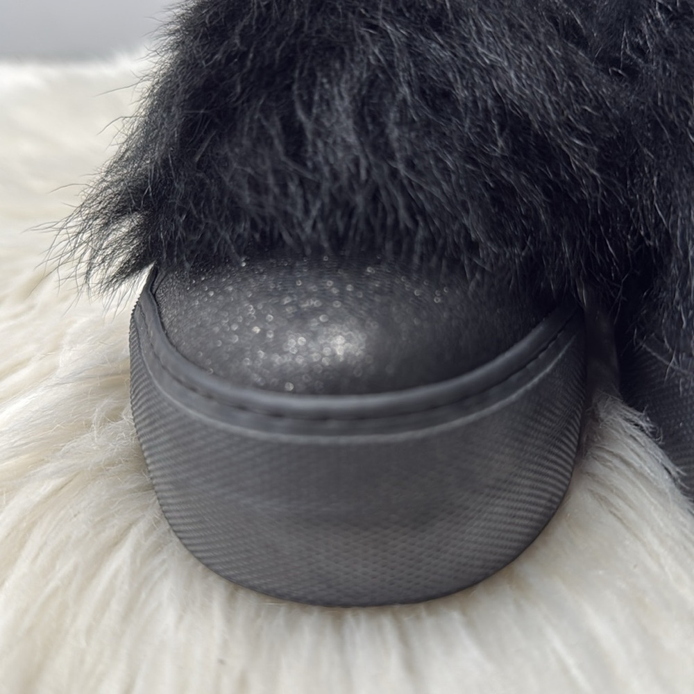 MONCLER Victoire Leather Fur Sneakers - Picture 6 of 11
